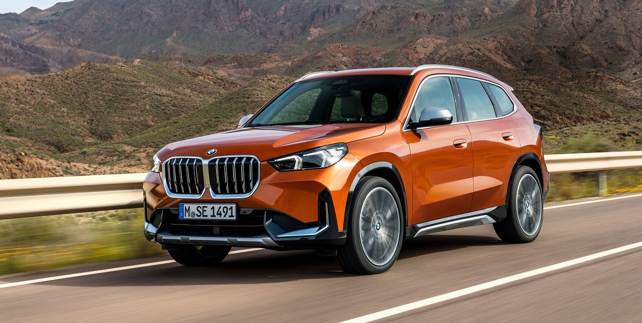 Mercedes-AMG GLC 43 azul no showroom